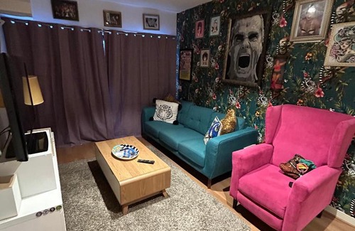 West Footscray Apartment | Eclectic 2BR apartment in West Footscray!