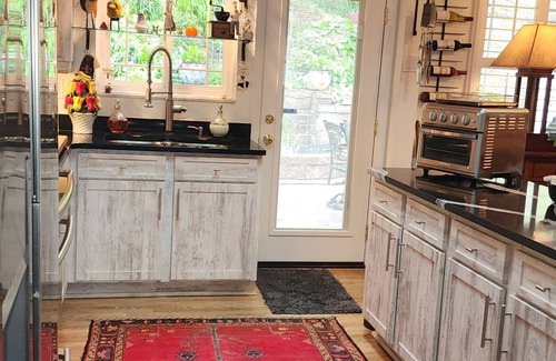 Brookline House | ECLECTIC ▪︎ 3 BDRM ▪︎ 3 BATH ▪︎ PATIO ▪︎ EV CHARGER ▪︎ GARAGE ▪︎ MIN TO DNTWN