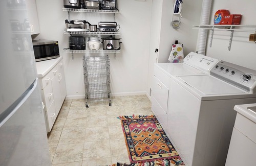 Brookline House | ECLECTIC ▪︎ 3 BDRM ▪︎ 3 BATH ▪︎ PATIO ▪︎ EV CHARGER ▪︎ GARAGE ▪︎ MIN TO DNTWN