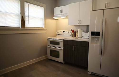 Dayton House | Eclectic 3 bedroom close to downtown