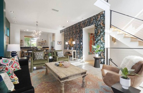 Fort Worth House | Eclectic 3-Story Townhouse - Central Location!