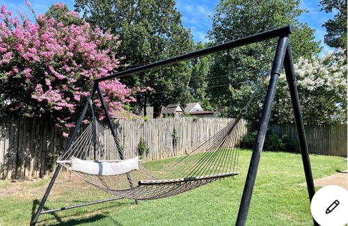 Ellendale House | Eclectic 4 Bedroom Getaway with Private Pool!