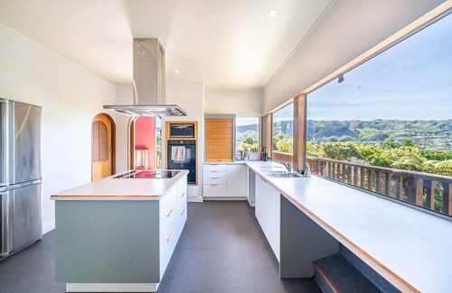 Tawa Villa | Eclectic 70s Mansion