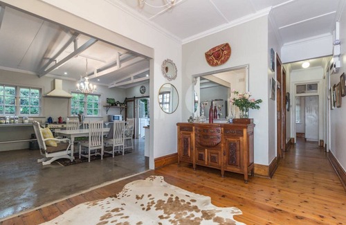 Kingsborough House | Eclectic Beach House 👙