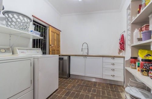 Kingsborough House | Eclectic Beach House 👙