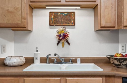 Southside House | Eclectic Condo 5-min to Meow Wolf