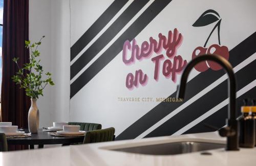 Traverse City Apartment | Eclectic Condo with Hot Tubs and E-Bikes