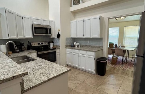 Euless House | Eclectic Enclave - DFW Airport