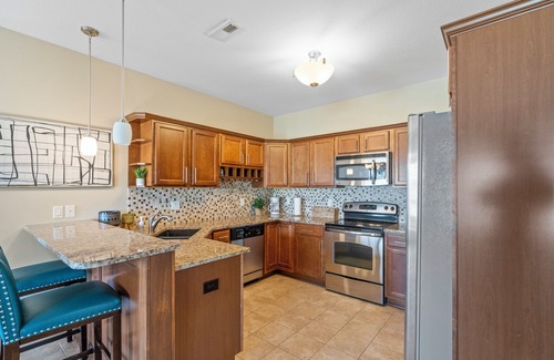 West Des Moines House | Eclectic Escape Spacious Comfort Private Garage Family Friendly Safe Rose Park