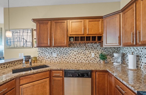 West Des Moines House | Eclectic Escape Spacious Comfort Private Garage Family Friendly Safe Rose Park