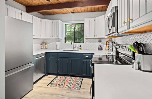 Lackawaxen House | Eclectic Family Poconos Escape! Firepit, 2 Pools, Lake, Near Woodloch & Rafting!