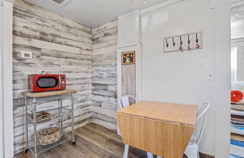 Southside House | Eclectic & Fun Lumberyard Urban Cabin #3, in downtown near NAU