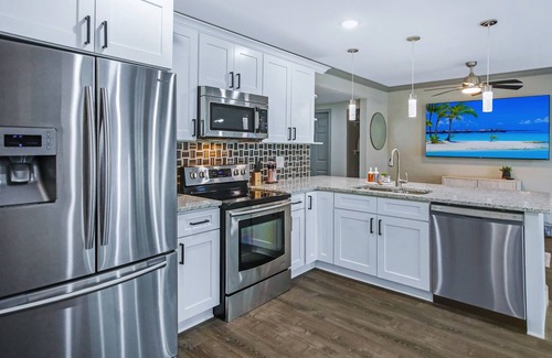 Murray Hill House | Eclectic Home - sleeps 8 with Gameroom
