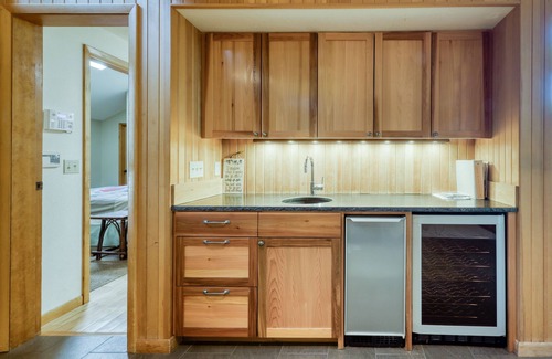 Black Butte Ranch House | Eclectic home with pool, private hot tub, & grill
