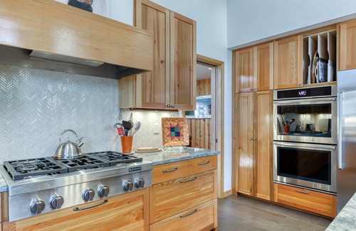Black Butte Ranch House | Eclectic home with pool, private hot tub, & grill