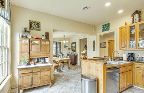 Mandeville House | Eclectic Mandeville Home: Walk to Lakefront Park