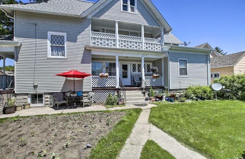 Manitowoc Apartment | Eclectic Manitowoc Vacation Rental Near Marina!
