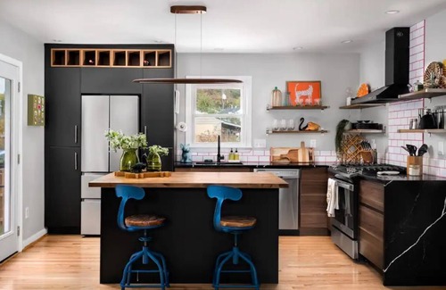 Waverly Hills House | Eclectic Mid Century Modern 3BD/3BA with *Hot Tub*