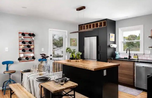 Waverly Hills House | Eclectic Mid Century Modern 3BD/3BA with *Hot Tub*