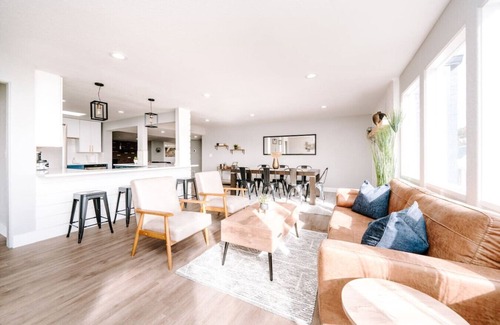 Barths House | Eclectic Mid-Mod Retreat 15 min to DT Denver