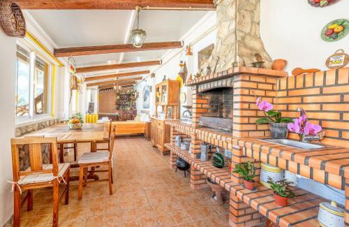 Arruda dos Vinhos House | Eclectic oasis with poolside charm in Arranhó