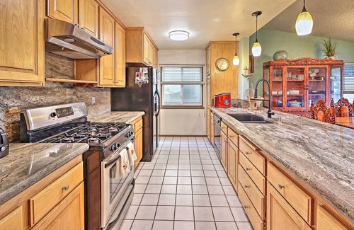 Ontario House | Eclectic Ontario Rental w/ Hot Tub + Putting Green