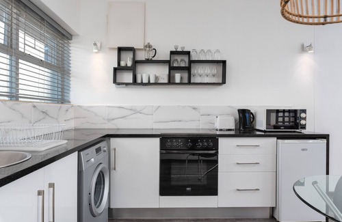 Green Point Apartment | Eclectic Studio - Walk to Green Point's Best Cafes