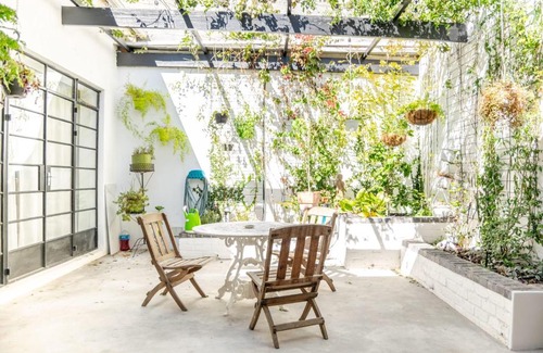 Three Anchor Bay Apartment | Eclectic Two Bedroom in Seapoint