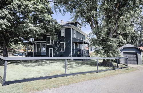 Jeffersonville - Clarksville House | Eclectic & Unique Historic Home