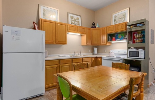 Pepin Condo | Eclipse Condo - Beautiful 2 Bedroom Stay by Beach