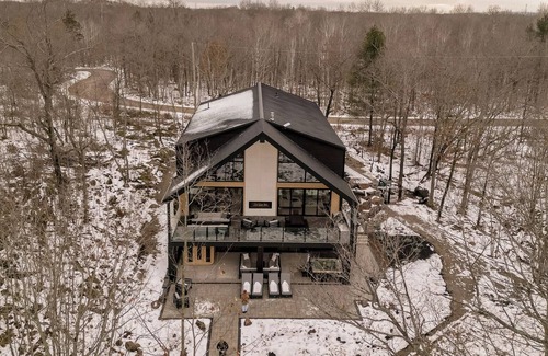 Severn Ski Chalet | Eco Bay Chalet Year Round Group Stay in Muskoka
