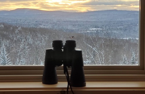 Bingham Cabin | Eco Cabin, sleeps 2-4 with 90 mile views, directly on the ATV trails!