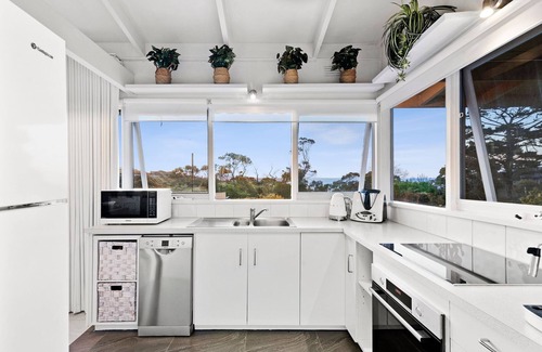 Mount Martha Cottage | Eco Coastal Cottage. Dog friendly. Short & Long term rental available.