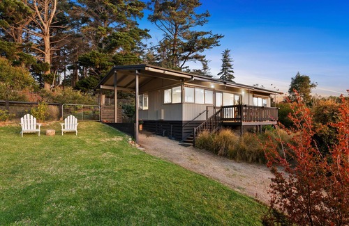 Mount Martha Cottage | Eco Coastal Cottage. Dog friendly. Short & Long term rental available.