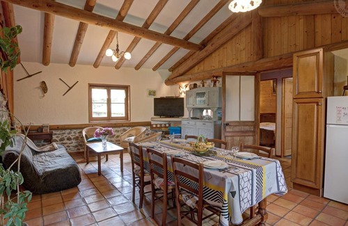 Chalmazel-Jeansagniere Cottage | Eco-Friendly Cottage 10 min from Skiing with Wi-Fi in Peaceful Setting