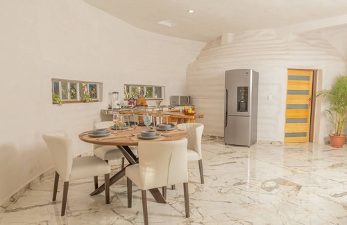 Leona Vicario House | Eco-friendly dome amidst the beautiful jungle, with modern amenities and pool!