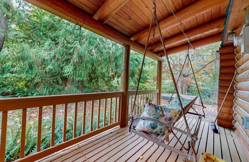 Startup Cabin | Eco-friendly log cabin with amazing views, deck, covered porch, grill, & firepit