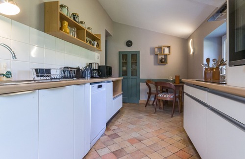 Joue-sur-Erdre Cottage | Eco-Friendly Retreat Near Vioreau Lakes, 5 Bedrooms, Fireplace, Secluded Garden, Pet-Friendly