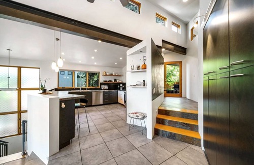 Durango House | Eco-Friendly, Walk to River/Mountain Trail - King Beds - AC - Near Downtown