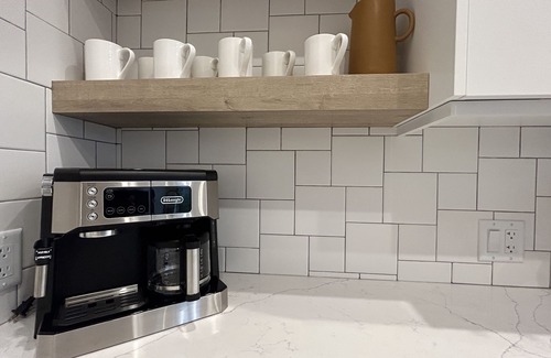 Rossland House | Eco-Luxury Mountain House & Suite - 2 mins to Red Mountain