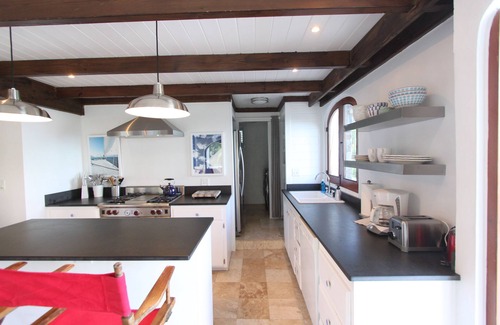 Estate Hansen Bay House | Eco-Luxury Paradise with Amazing Views & Pool