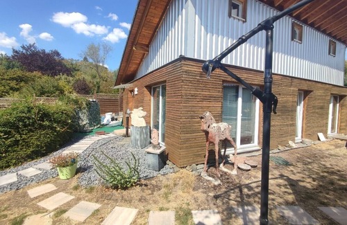 Niederkirchen House | Eco-thatched house in a super-quiet location