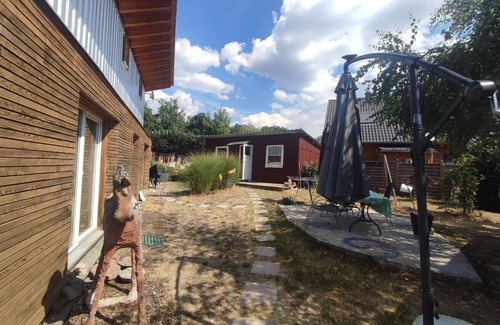 Niederkirchen House | Eco-thatched house in a super-quiet location