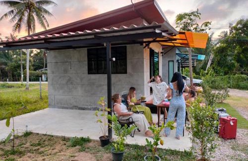 Pak Nam House | Eco Ventures Homestay (โฮมสเตย์ลุงบอส)