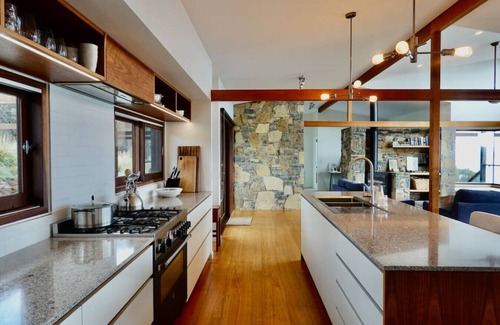 Primrose Sands House | Eco Waterfront Seclusion - Carlton Bluff House