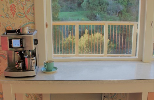 Porirua Cottage | EcoFarmstayNZ Retro-style cottage