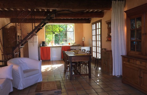 Lagnes House | Ecolodge "Au Fil de l'Eau". Swimming pool in inner garden. Near Isle/Sorgue.