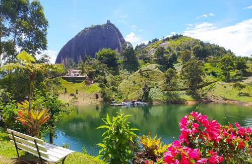 Guatape Hotel | Ecolodge Bahia del Peñón