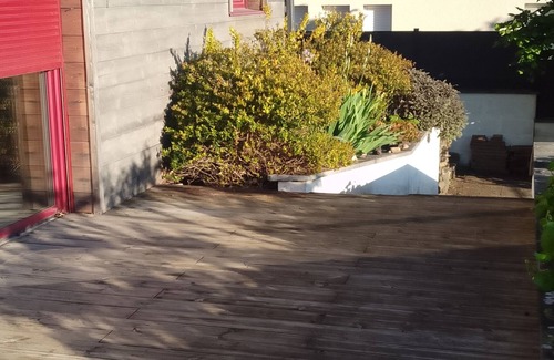 Ceyrat House | Ecological villa between thermal baths and volcanoes; wellness treatments available.