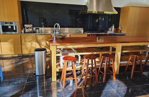 King House | 🍃EcoLux Estate w/La Canche Range & Hot Tub: 7 miles to UM